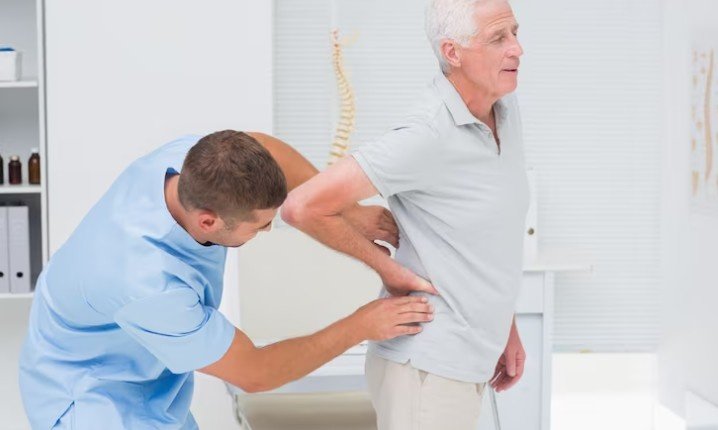 Best Slipped Disc Surgeon in Sector 40